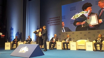 Главного брянского финансиста Галину Петушкову наградили президентской грамотой