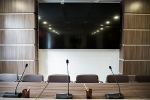Оснащение конференц-зала отвечает самым высоким функциональным и техническим требованиям
